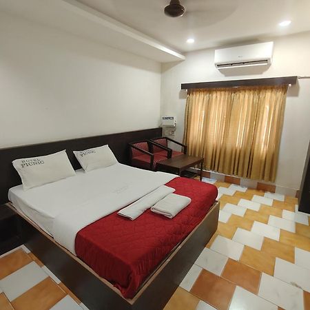 Hotel Picnic Velankanni Exterior photo